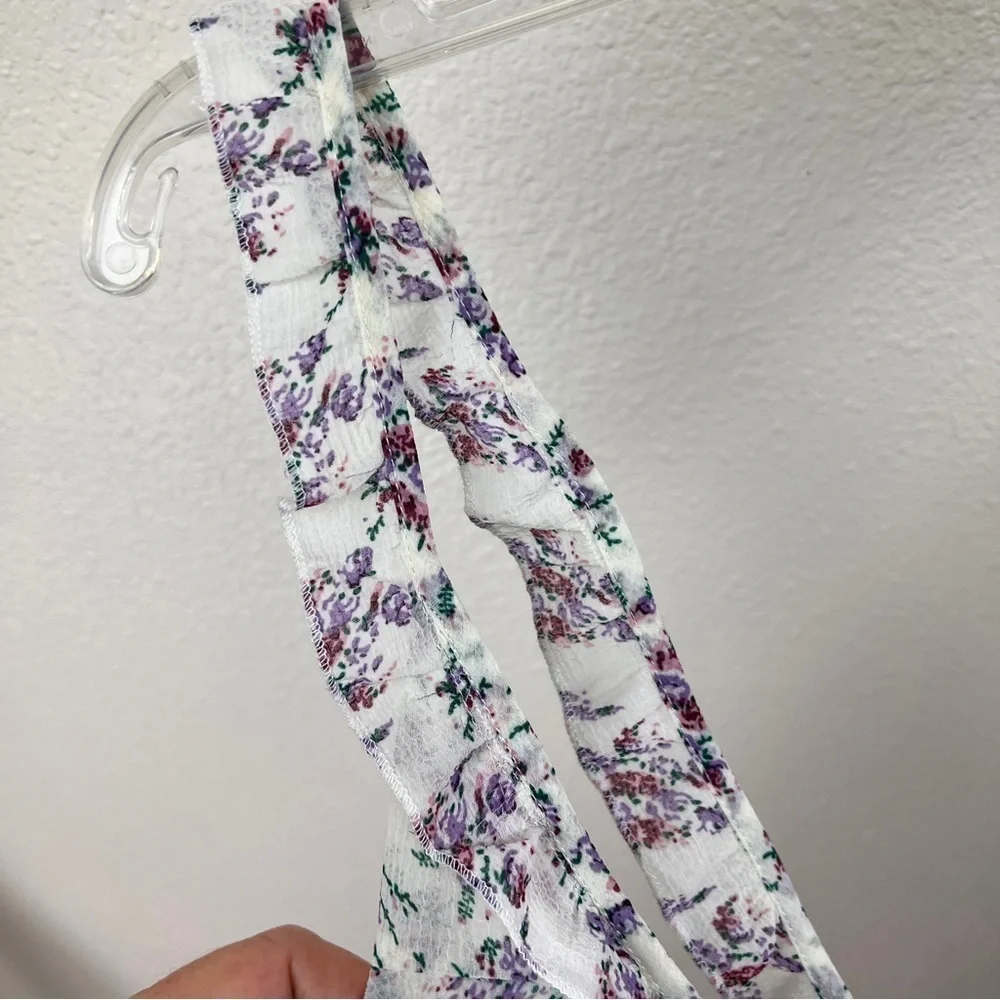 NASTY GAL FLORAL RUFFLE PLAYSUIT. NWT. Ruffle straps end in deep V-neck. Size 10 - Picture 2 of 13